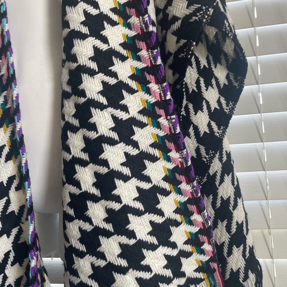 Chico’s Houndstooth Ruana Ponchó - Picture 3 of 10